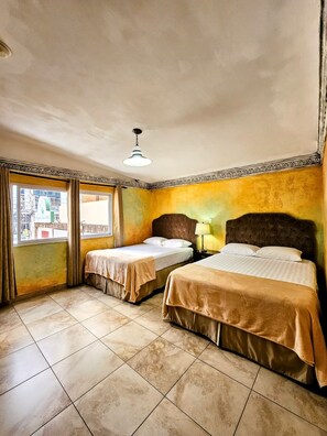 Standaard vierpersoonskamer | Lakens van Egyptisch katoen, luxe beddengoed, pillowtop-bedden
