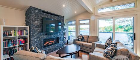 Télévision, cheminée