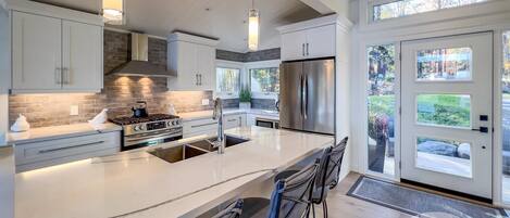 Refrigerador, microondas, horno, placa de cocina