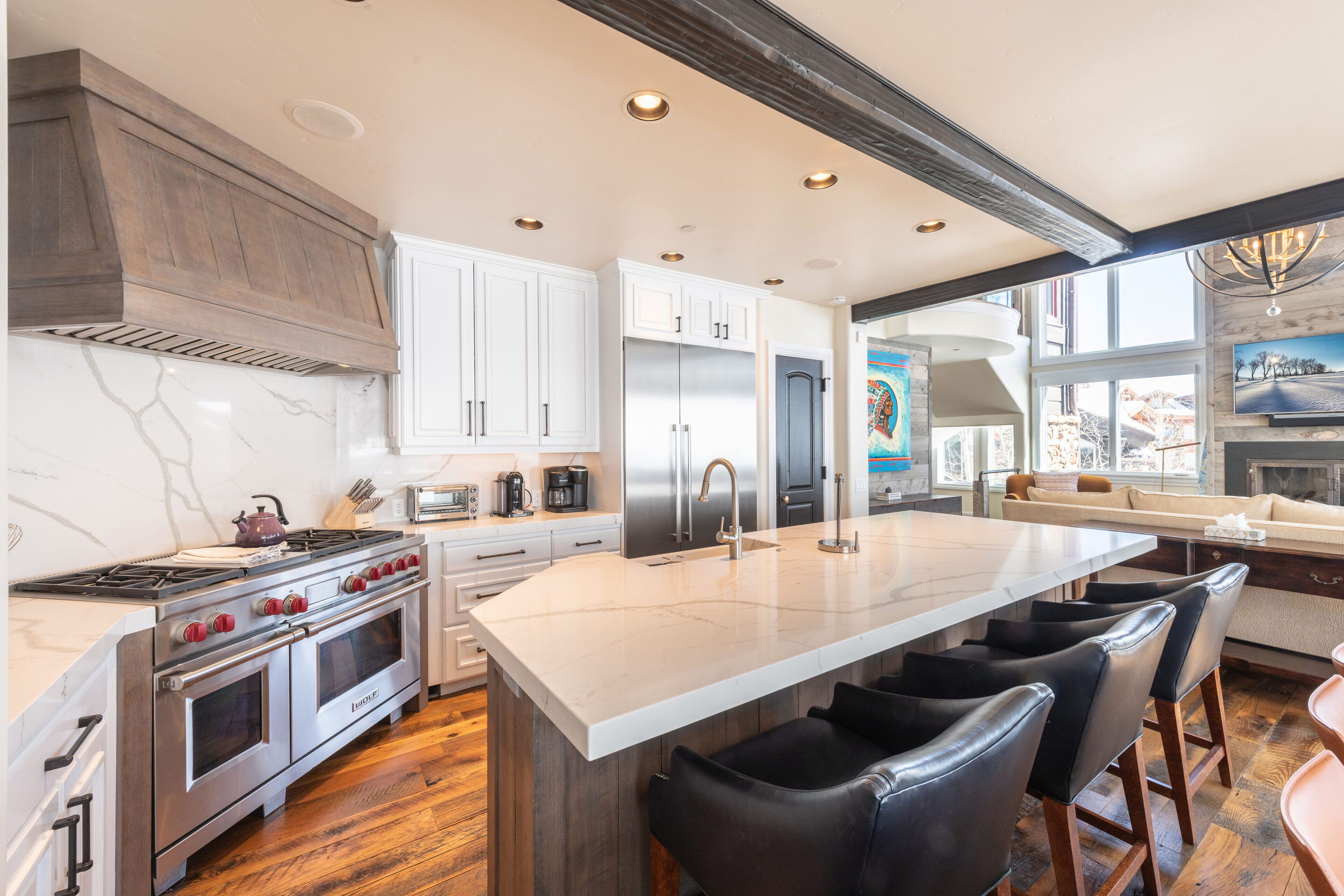 Luxury House | Private kitchen | Full-sized fridge, microwave, oven, stovetop