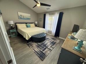 3 室のベッドルーム、アイロン / アイロン台、WiFi (無料)、ベッドシーツ