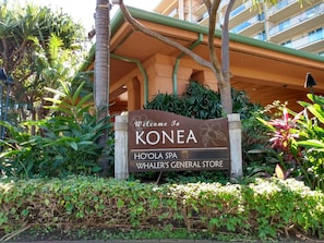 A sign welcoming to KONA, Ho'ola Spa, and Whaler's General Store.