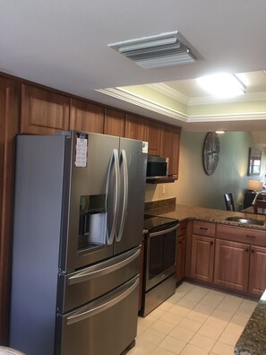 Private kitchen - Resort style living at the beautiful Seven Springs Golf and Country Club. (New Port Richey)