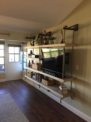 Interior - Resort style living at the beautiful Seven Springs Golf and Country Club. (New Port Richey)