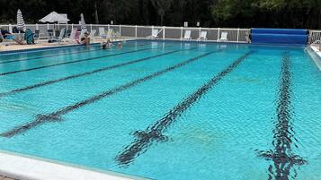 Piscine extérieure, piscine chauffée