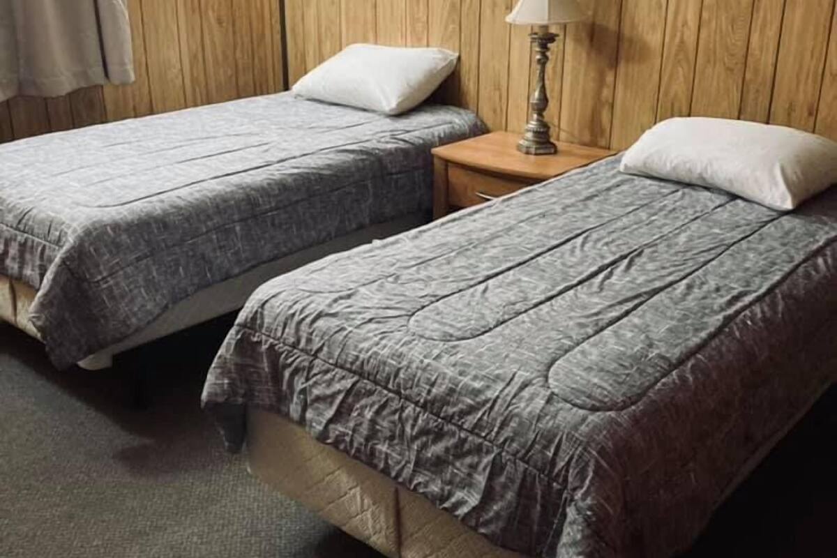 Cabaña Deluxe | Cortinas opacas, tabla de planchar con plancha, wifi gratis