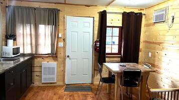 Comfort Cabin | In-room dining