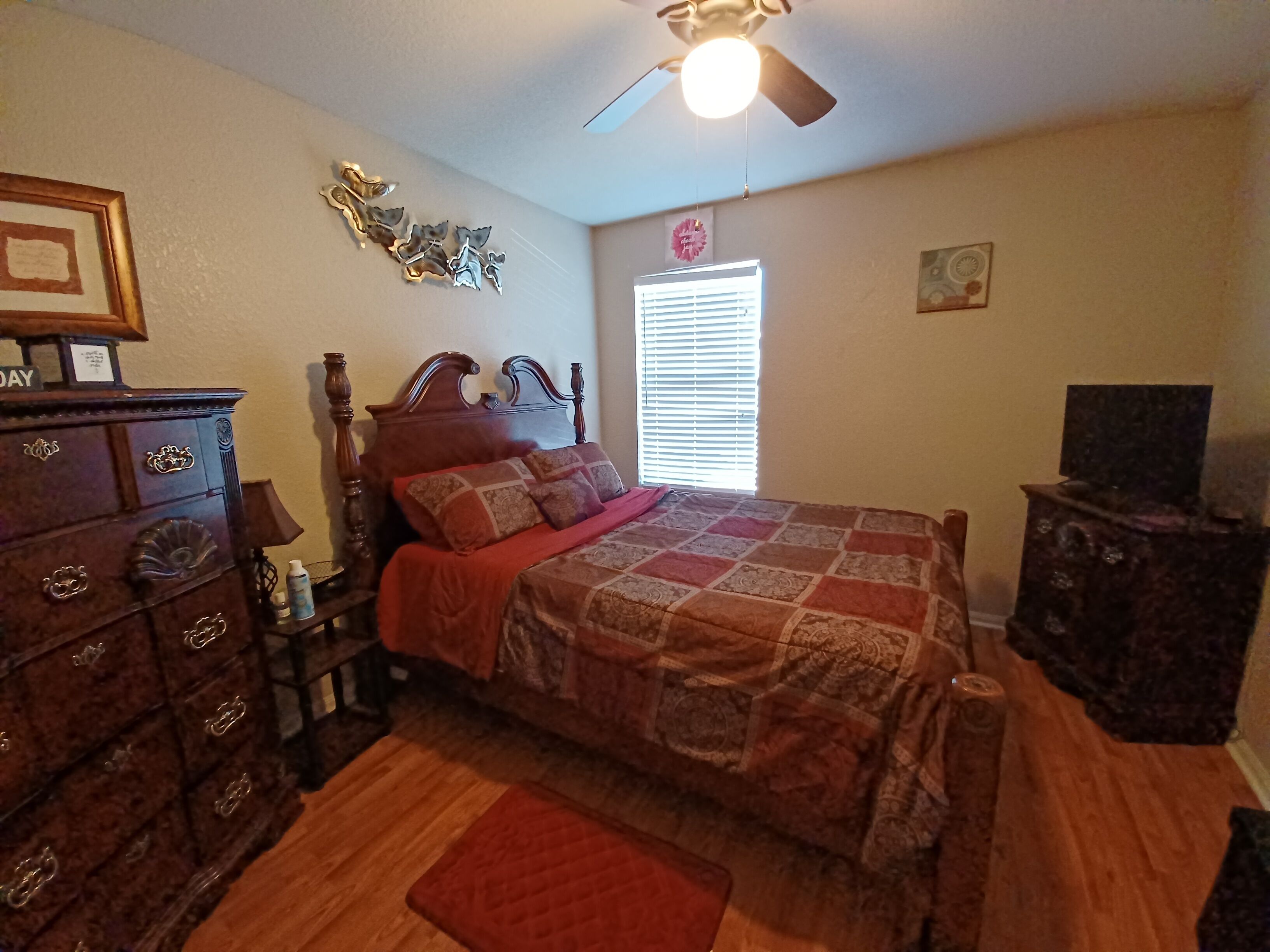 3 habitaciones, escritorio, tabla de planchar con plancha y wifi gratis 
