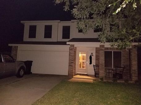 Exterior. Welcoming, spacious, and centrally located 3bd/1.5 bath home