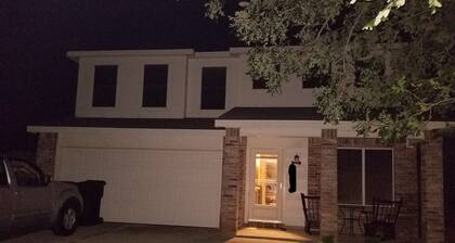 Welcoming, spacious, and centrally located 3bd/1.5 bath home