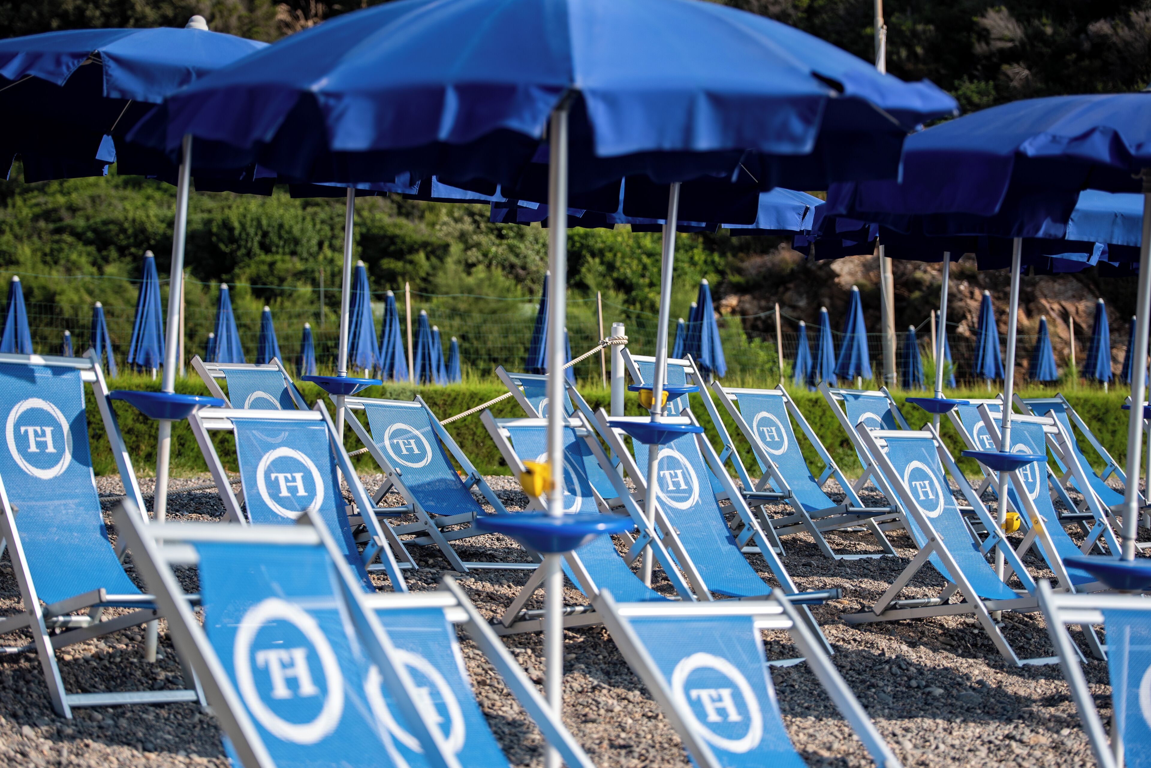 Prática de mergulho autônomo, prática de windsurfe 