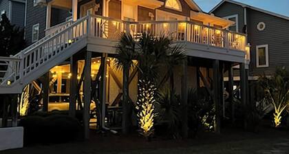 Beautiful 3BR house in perfect location w/ water view, all linens included!