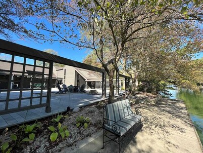 Waterfront Luxury Lakehouse