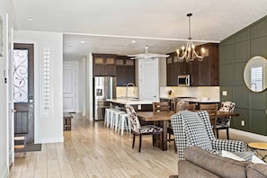 Townhome, 3 Bedrooms | Private kitchen