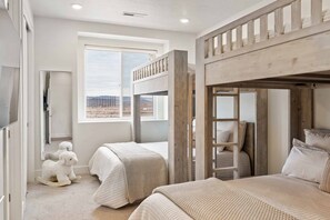 Townhome, 5 Bedrooms | 5 bedrooms, individually decorated, individually furnished