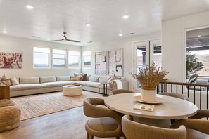 Maison mitoyenne, 5 chambres | Coin séjour | TV connectée, services de streaming