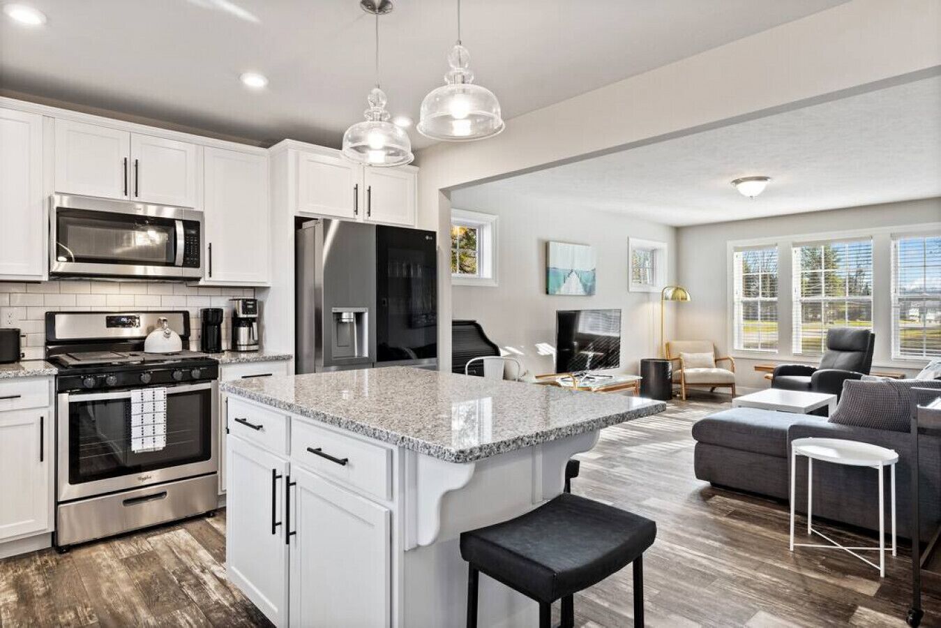 冰箱、微波炉、烤箱、炉灶