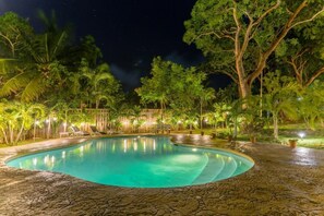 Piscine extérieure, piscine chauffée