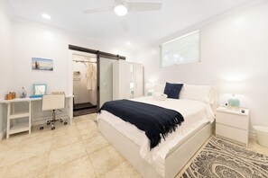 3 bedrooms, desk, iron/ironing board, free WiFi