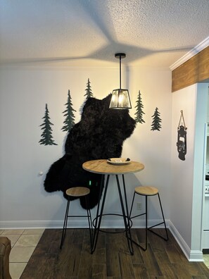 Dining - Walking distance to restaurants, shopping and the Parkway (#214) (Gatlinburg)