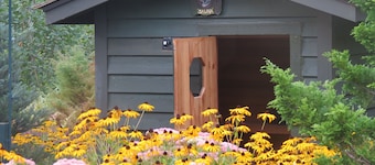 Beautiful Gardens, Outdoor Shower, Hot Tub, Steam Sauna, Cold plunge pool.