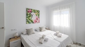 4 Schlafzimmer, Bügeleisen/Bügelbrett, Reisekinderbett, WLAN