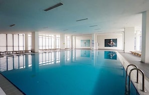 Indoor pool, outdoor pool - Dumankaya Ikon Residence 37th Floor (Istanbul)