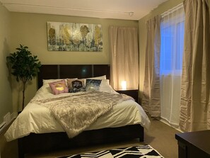 2 bedrooms, desk, iron/ironing board, travel cot - 2 Br/ 3 beds with free parking, wifi and much more (Winnipeg)