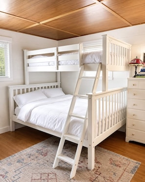 3 bedrooms, WiFi (free), bed sheets
