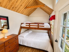 3 bedrooms, WiFi (free), bed sheets - Quiet Lakefront Cabin · Private Dock and Firepit (Bath)