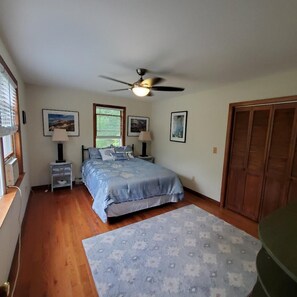 3 bedrooms, iron/ironing board, WiFi