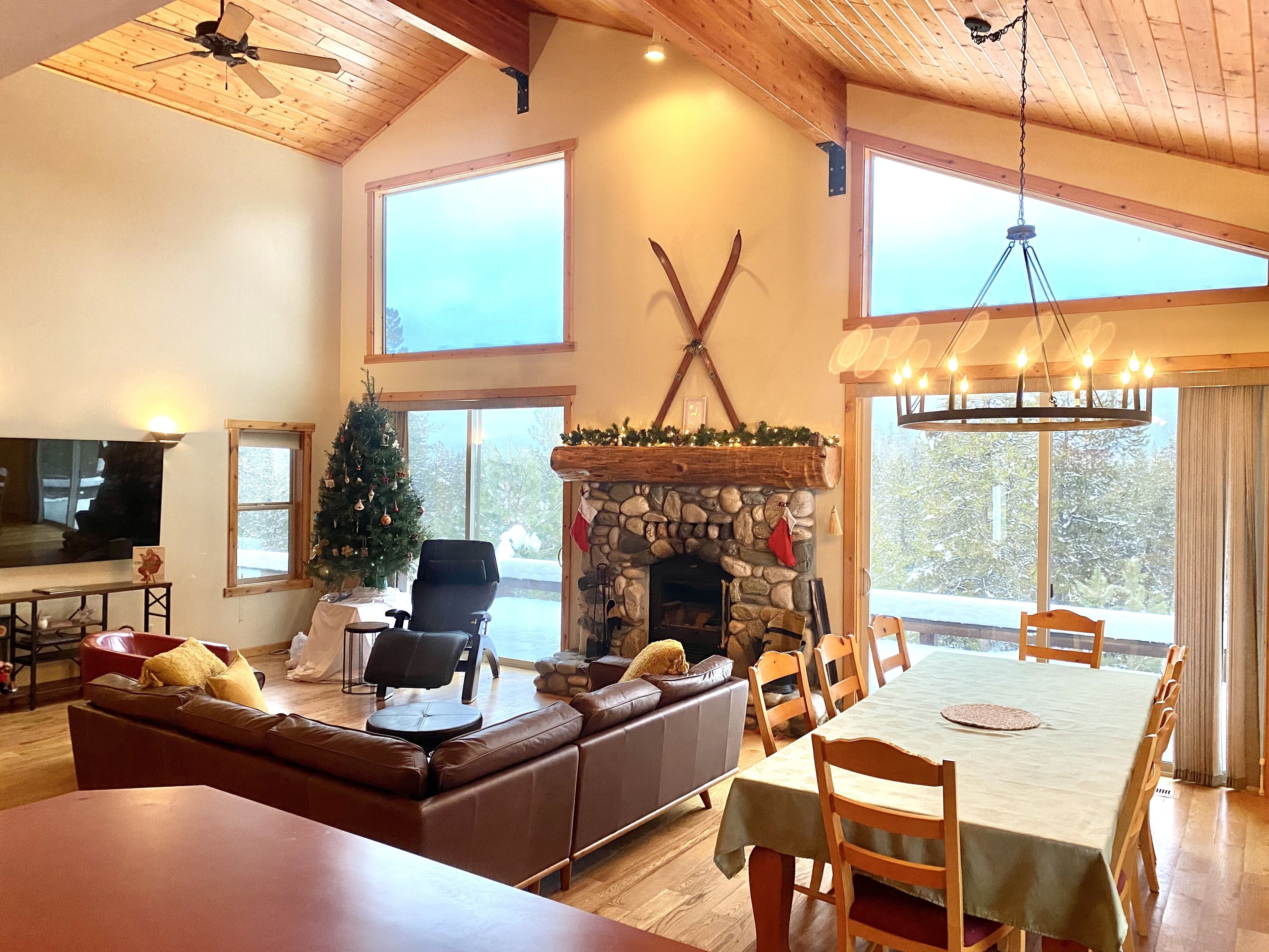 Peaceful Stream-side Mountain Retreat