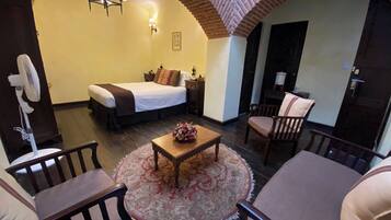 Premium bedding, in-room safe, individually decorated