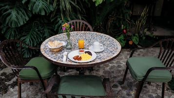 Desayuno completo incluido todos los días