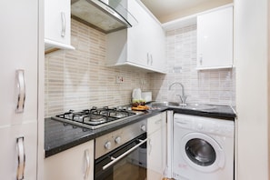 Shared kitchen - Euston Modern Apartments (London)