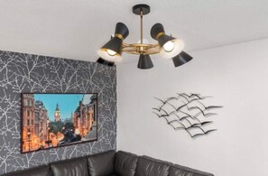 Interior - Oakwell Townhome - King Bed Suite minutes from Texas A&M (Bryan)