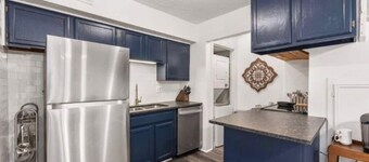 Oakwell Townhome - King Bed Suite minutes from Texas A&M