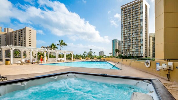 A hotel pool area with a hot tub, lounge chairs, and a pergola. - 🗝18th Floor Corner Studio of Hawaiian Monarch w/Awesome Pool in Waikiki (Honolulu)