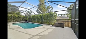 Alberca al aire libre y alberca climatizada