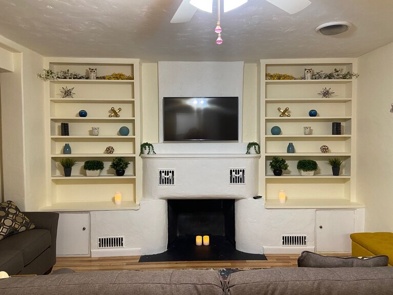 Located In Prescotts Historic District. Walking Distance To Whiskey Row. - Prescott, AZ
