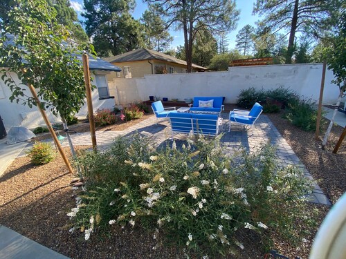  Located in Prescott’s Historic District. Walking distance to Whiskey Row.