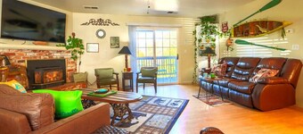  Spacious- 11 min to Yosemite toll- 13 guests- 7+ beds, pet- game room- 2000 Ft