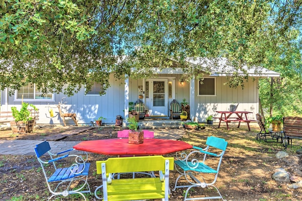 Relaxing atmosphere, set up for large families or groups to spread out and enjoy
