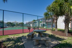Outdoor dining - Oceanfront 3bed/ 3bath with Loads of Fun Things Inside! (Navarre)