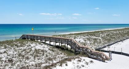 Oceanfront 3bed/ 3bath with Loads of Fun Things Inside!