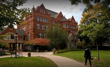Exterior. Quaint Studio Space, right next to Macalester College, 5 miles uptown/downtown
