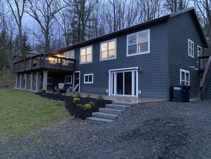 Exterior - Beautiful Lake House in the middle of everything! (Alpine)