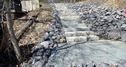 Beautiful Lake House in the middle of everything!