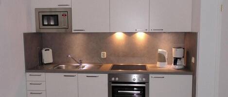 Mikrowelle, Ofen, Herdplatte, Geschirrspüler