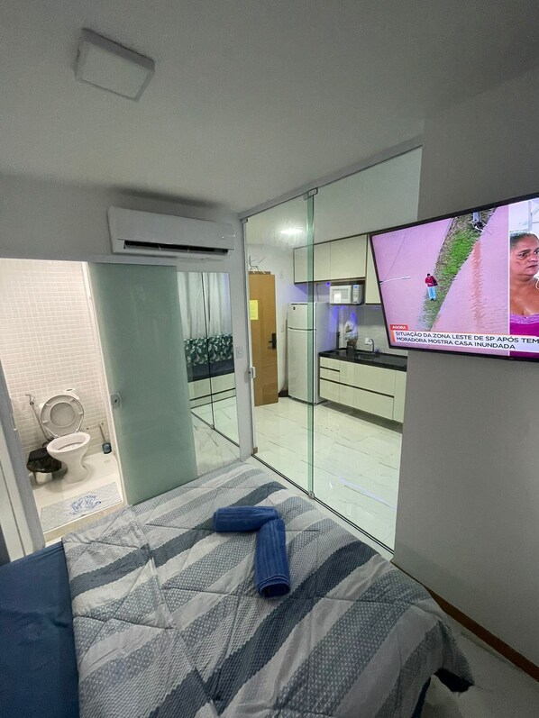 1 habitación, tabla de planchar con plancha, wifi gratis y ropa de cama